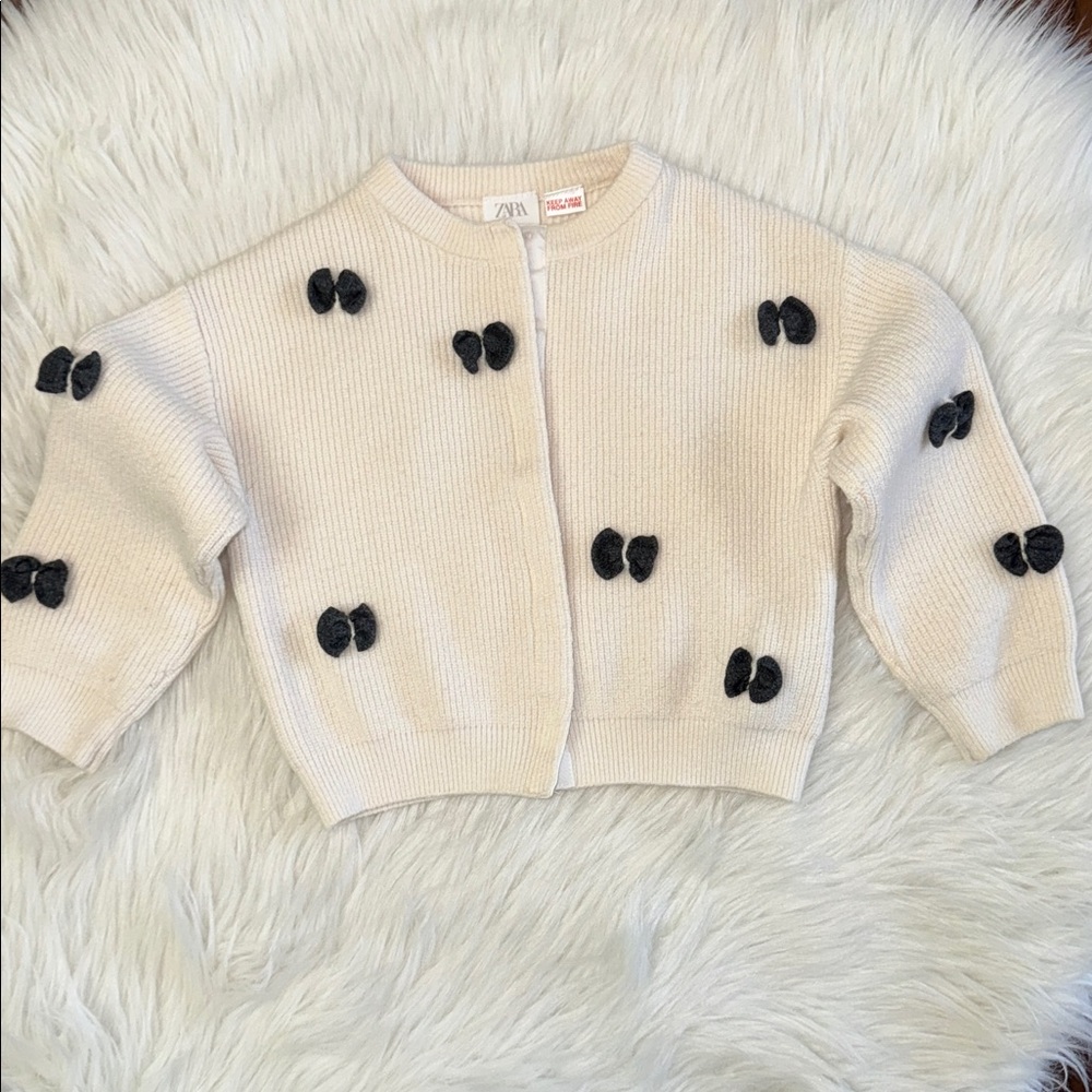 Zara Girl’s Toddler White Cardigan Sweater with Gray Accent Bows Size 3-4Y
